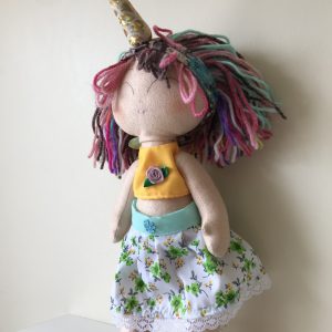 Muñeca unicornio