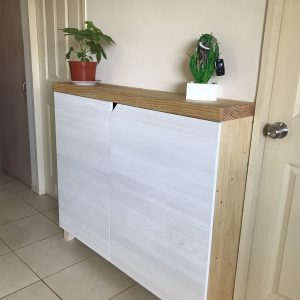 Mesa de arrimo y cómoda zapatera